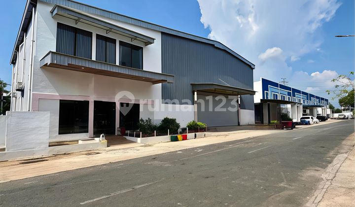 3 Units of Attached Warehouse in Bintang Industri 2 Area with Good Condition. 3 Units of Attached Warehouse in Bintang Industri 2 Area with Good Condition.