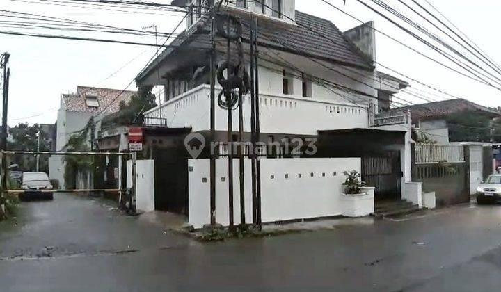 Rumah Hook di Cilandak Jakarta Selatan 1