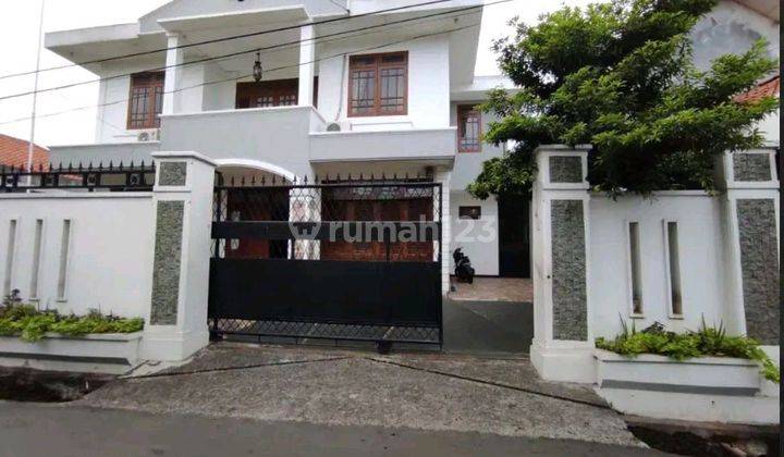 Rumah Mewah Di Lingkungan Aman. Nyaman. Deket Senayan.permata Hijau 2