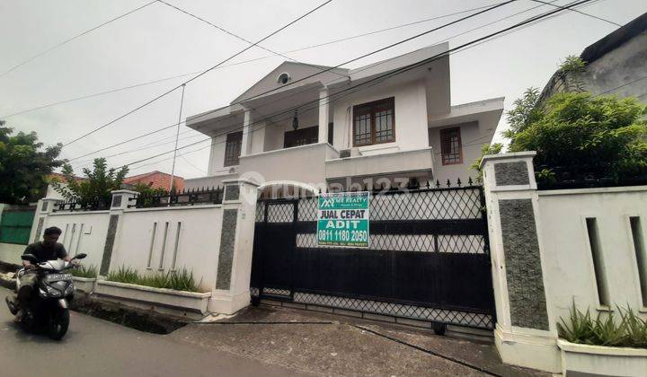 Rumah Mewah Di Lingkungan Aman. Nyaman. Deket Senayan.permata Hijau 1