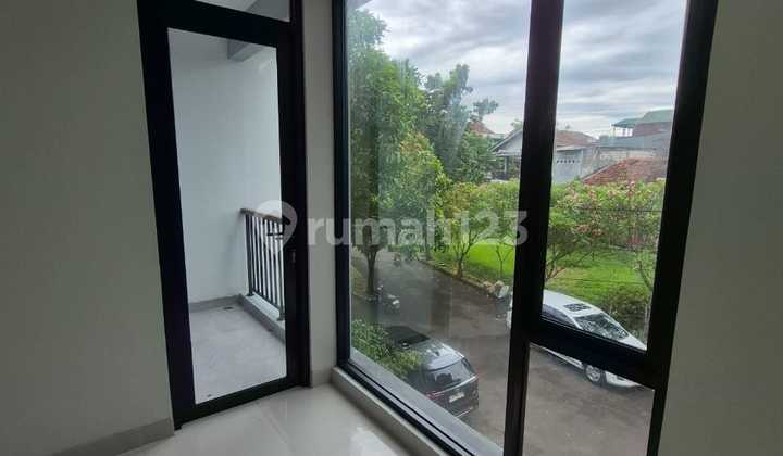 Kiwi Graha Raya Bintaro House, a 2-Story Home, Comfortable and Strategic 2