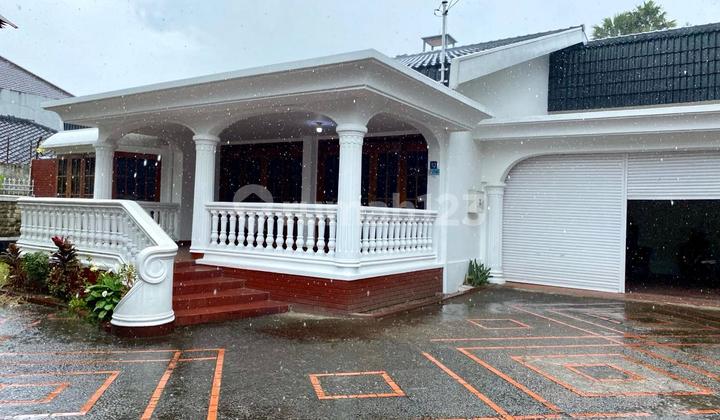 Rumah Luas Mewah Ada Kolam Renang Setrasari Dekat Tol Pasteur 
