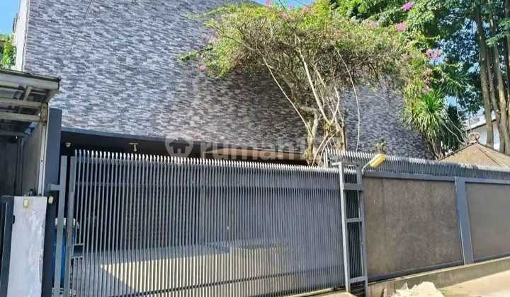 2-Storey Luxury House with Swimming Pool near Buah Batu Toll Road, Bandung