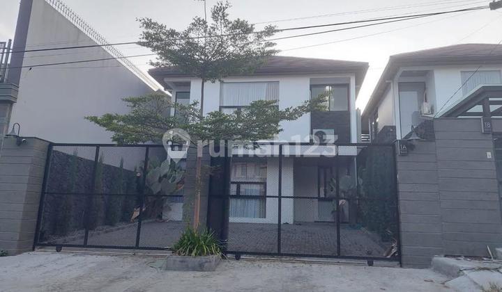 Rumah Aestetik 2 Lantai Ada Kolam Renang Komplek Setiabudi Regensi