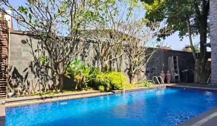 2-Storey Luxury House with Swimming Pool near Buah Batu Toll Road, Bandung