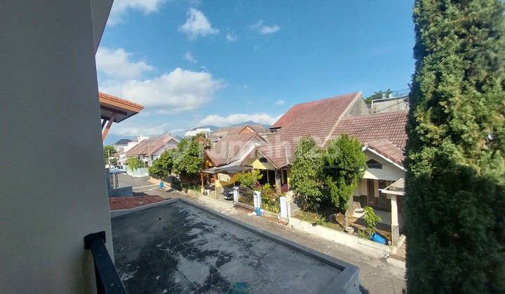 Rumah Mewah Semi Furnished Dekat Kampus Uniga Tarogong Kidul Garut