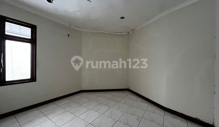 3-Bedroom Strategic House Suitable for Office on Sutami Road, Bandung 2