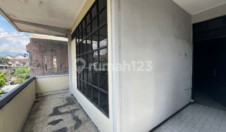 3-Storey House Suitable for Strategic Office in Sukaluyu Near Gasibu