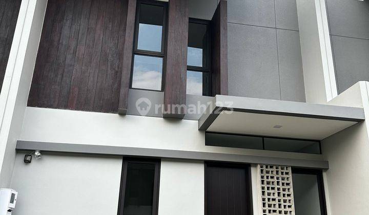 Rumah Bagus 2 Lantai Sumarecon Di Bandung Kota 1