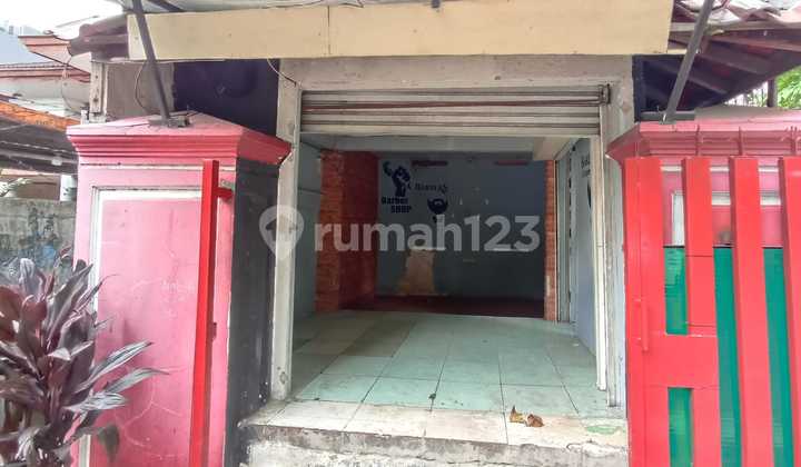 For Rent: Strategic Kiosk, 15m², Dimensions 3x4 m, on Pengadegan Selatan Raya, South Jakarta.