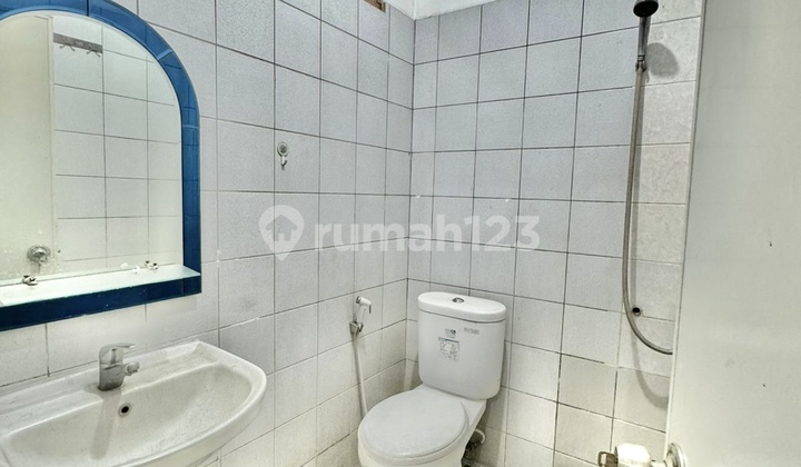 Sell House with Shop Bonus on Wr Supratman, Tangsel 2