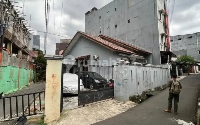 For Sale: Boarding House in Kebon Kacang, Central Jakarta, behind Plaza Indonesia, just a step away from Bundaran HI. Priced below appraisal value. 1