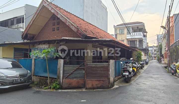 Dijual Rumah Tua Kebon Kacang Selangkah ke Bundaran HI cocok untuk kos, wisma, home stay, dll Dijual Rumah Tua Kebon Kacang Selangkah ke Bundaran HI cocok untuk kos, wisma, home stay, dll