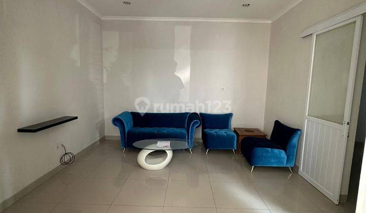 Rumah 2 Lantai Sudah Renovasi Semi Furnished SHM di Samara Village, Tangerang 2