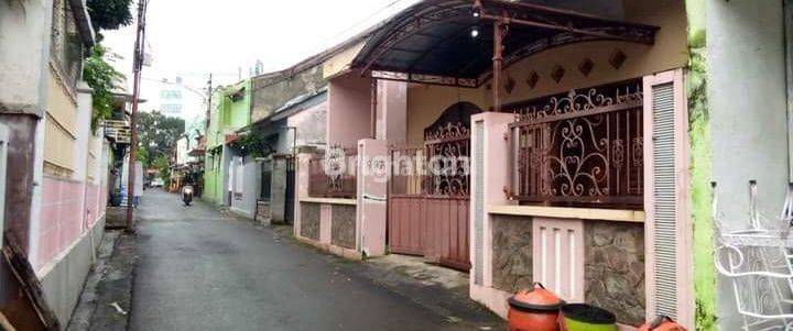 Rumah Besar di Area Kampus Dinoyo Malang 1