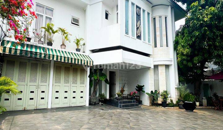 Rumah Cantik Dengan Swimming Pool Dan Kostan Di Lantai 2 1