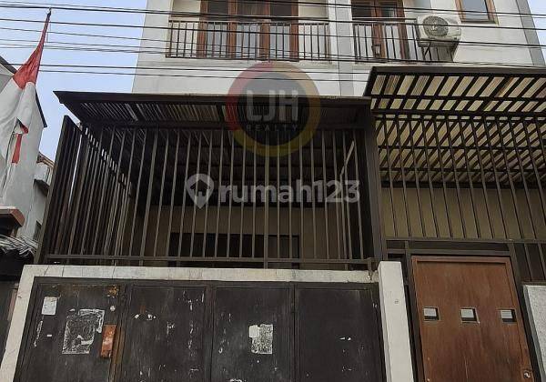 Sewa rumah strategis siap pakai  1