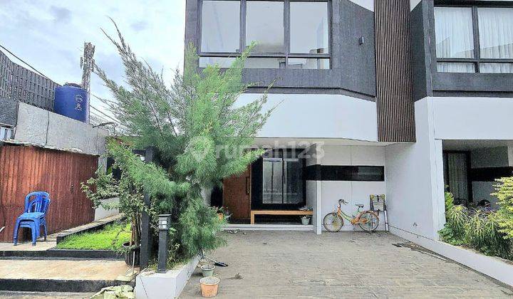 Dijual Rumah Baru Siap Huni Hook 3 Lantai Dalam Cluster  1