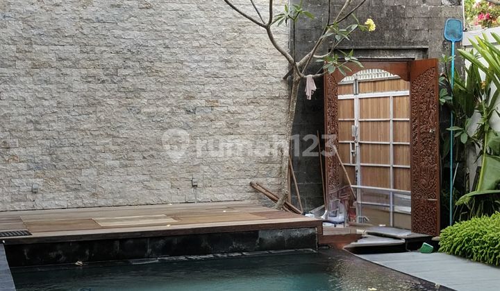 Villa Luas Mumbul Dekat Hotel Plagoo Nusa Dua Bali