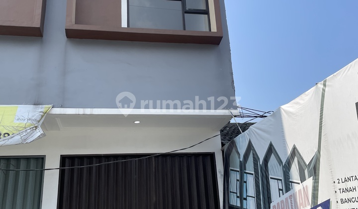 New row houses can be connected in 3 units or per new row house on the main road of Harapan Jaya, Bekasi. Price per unit 1.29 billion.