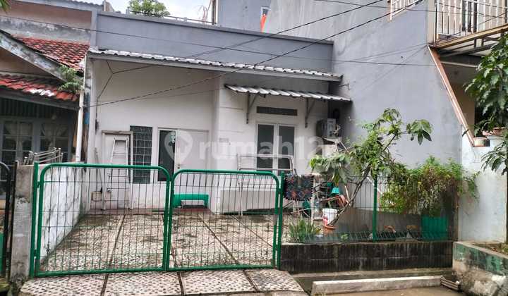 Rumah Asri Depan Lapangan Tenis Rumah Asri Depan Lapangan Tenis