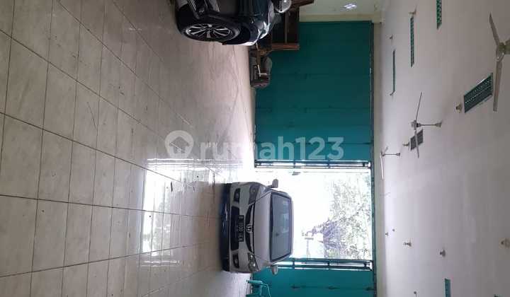 Strategic Building by Jend Sudirman Highway, Bekasi Commercial Building