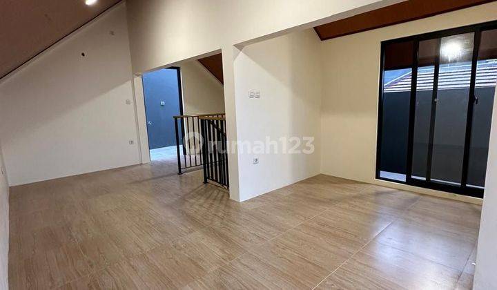 Rumah 2 1/2 Lantai Dengan Ruangan Attic Baru Gres Di Alam Sutera Sudah Shm 1