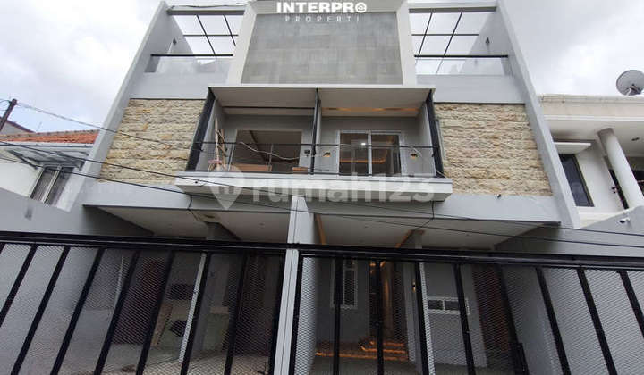 Rumah Brand New 3 Lantai Semi Furnish Siap Huni di Duri Kepa