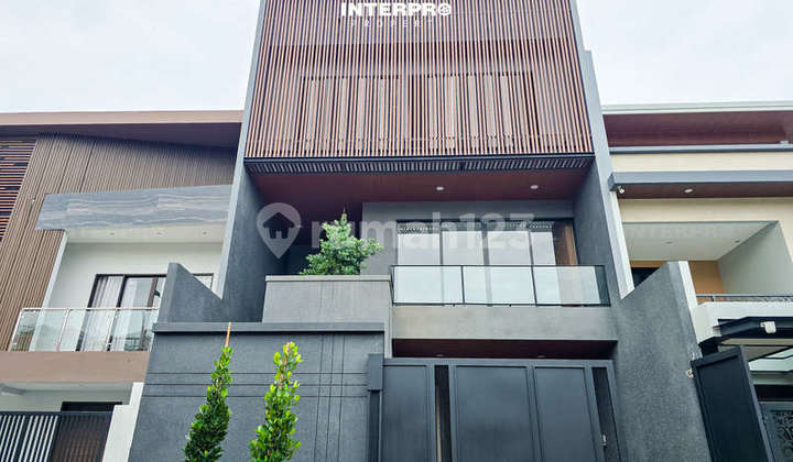 Rumah 3 Lantai Design Modern Siap Huni Dijual di Permata Buana