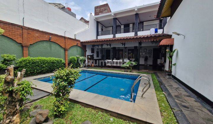 Rumah Cantik Dengan Private Pool Dan Dekat Akses Tol di Juanda, Depok