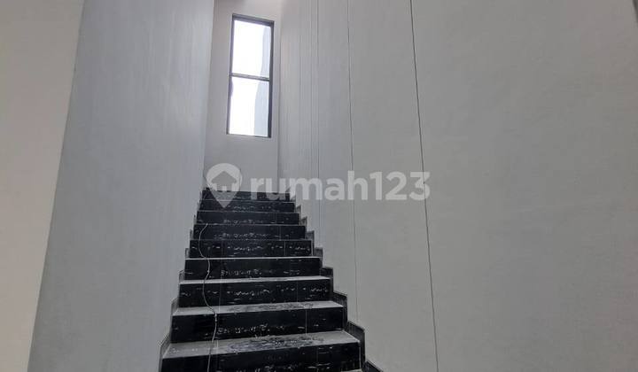R14 Baru Gres Modern House Di Taman Gayungsari R14 Baru Gres Modern House Di Taman Gayungsari