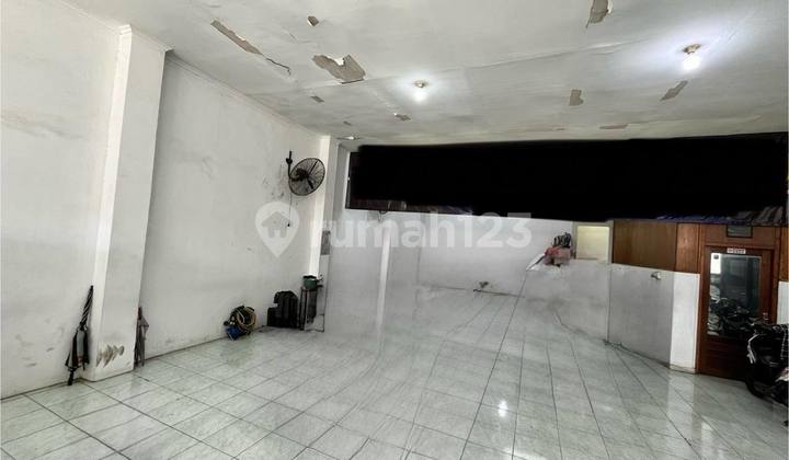 R80 Selling Cheap Showroom In Barata Jaya