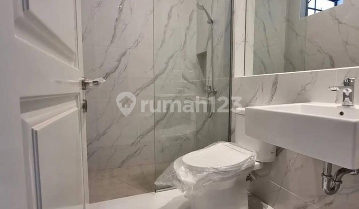 Tev ‼️ *hot Listing**rumah Baru Gress 2 Lantai American Modern* Araya, Surabaya Timur✅️lebar Jalan 12 Mtr