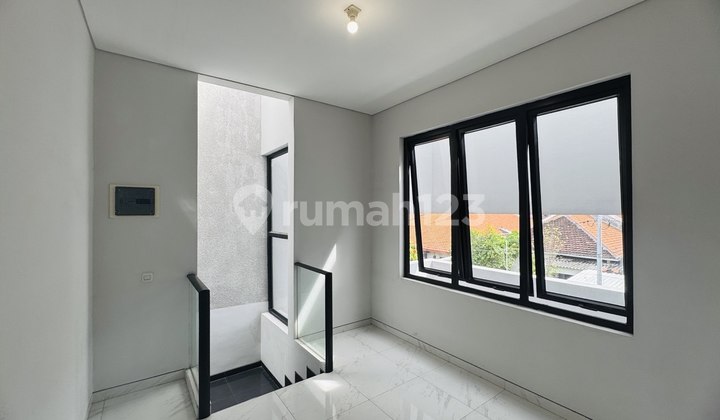 New Ready ‼️*Gayung Kebonsari House in Modern Scandinavian Style*