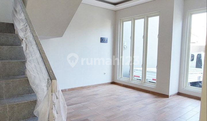 Mic - Brand New!*For Sale Long House in Jiwo Permai*✅️Near Park, Fits 3 Cars in a Row✅️2 Master Bedrooms Mic - Brand New!*For Sale Long House in Jiwo Permai*✅️Near Park, Fits 3 Cars in a Row✅️2 Master Bedrooms