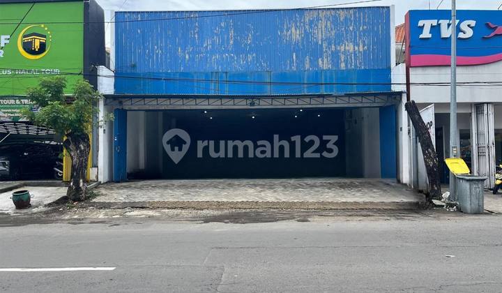 R80 Selling Cheap Showroom In Barata Jaya
