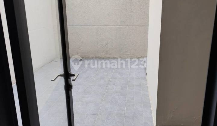 R103disewakan Baru Gres Rumah Jejer 3 Di Northwest Lake 2 Lantai