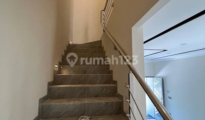 R161baru Gres Rumah Modern Di Manyar Jaya (est Okt/nov 2025)✅ Row 4 Mbl 2