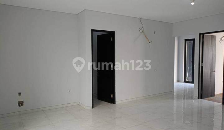 R14 Baru Gres Modern House Di Taman Gayungsari 2