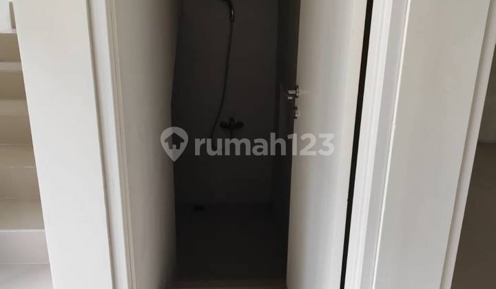 R103disewakan Baru Gres Rumah Jejer 3 Di Northwest Lake 2 Lantai 2