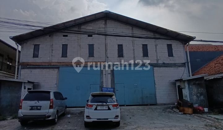 Warehouse on Jl. Baru Sholis near Yasmin Toll Gate Warehouse on Jl. Baru Sholis near Yasmin Toll Gate