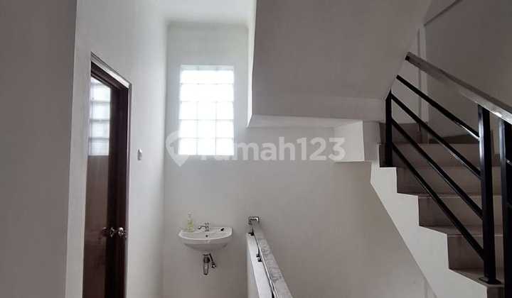 21 1/2-Story Shop House in Tama Cimanggu 2