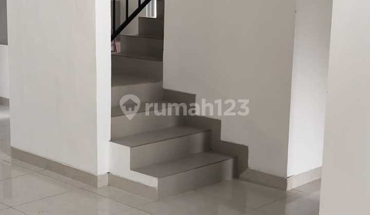 Nice House One Step to the Toll Gate 2