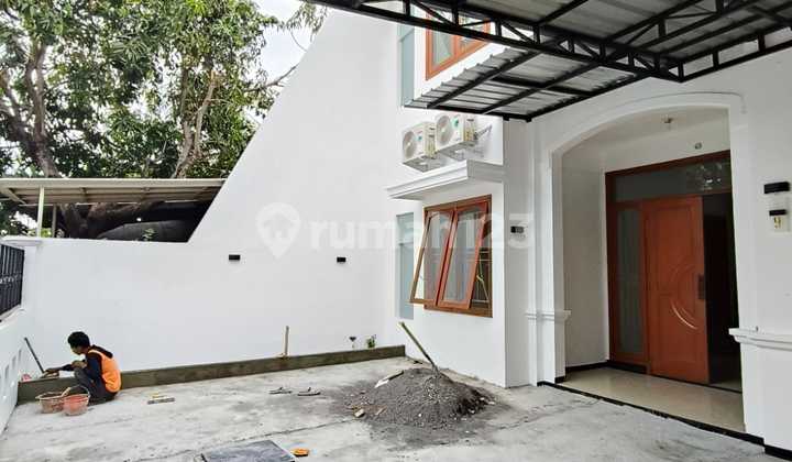 Disewakan Rumah 2 Lt Baru Renovasi Dukuh Kupang Timur  2