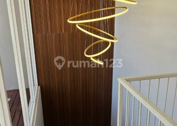 Dijual Rumah Full Furnish di Royal Residence Cluster Depan