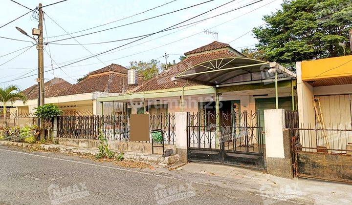 Rumah Luas Daerah Aman Dekat Sekolahan, Rumah Sakit, Dan Pasar 1