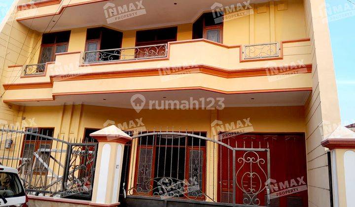 Rumah 2 Lantai di Menteng, Malang Ruang Keluarga Sangat Luas