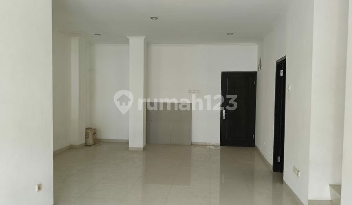 Rumah 2 Lantai Di Kota Wisata 2