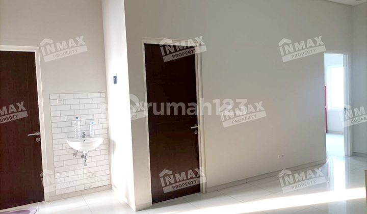 Spacious House In Langsep Well-Maintained Building Ready to Occupy 2