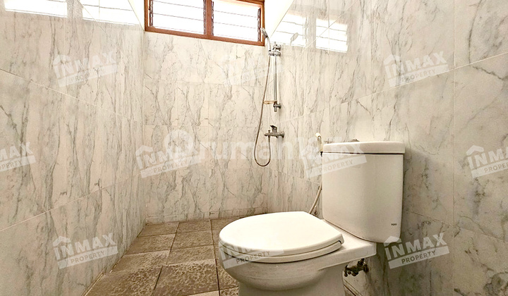 Rumah Terawat Cocok Untuk Keluarga Dan Kantor, Dekat Sekolah 2